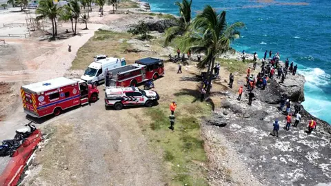 Hombre cae al mar con su vehículo en la avenida 30 de Mayo