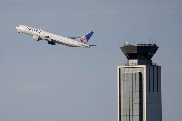 Falla tecnológica en United Airlines paraliza vuelos en EE.UU.