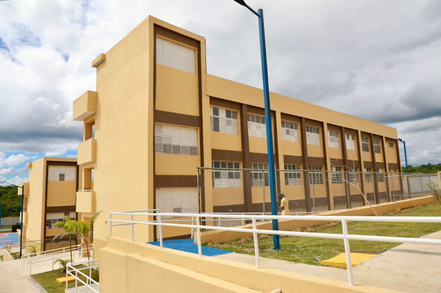 Educación suma más de 1,200 nuevas aulas y refuerza cobertura para año escolar 2025-2026