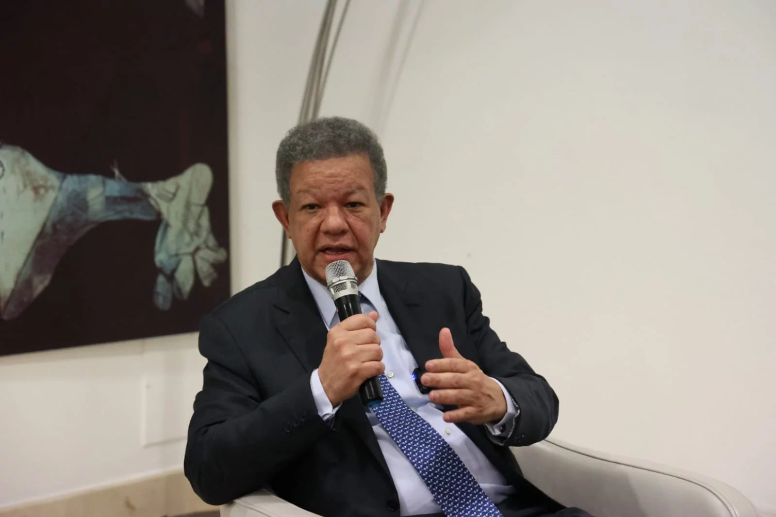 Leonel Fernández responde a Abinader: “Cero disculpas y resolver el tema eléctrico”