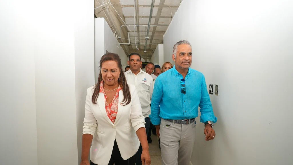 Ministro supervisa avance de la generadora San Felipe I