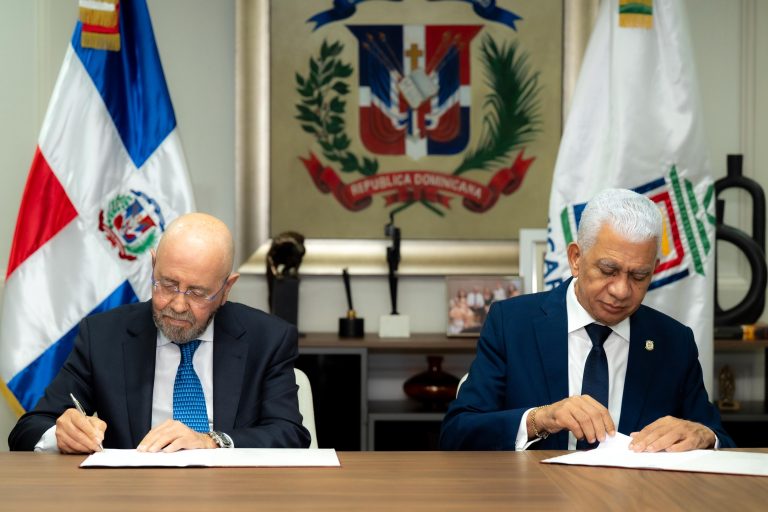 Senado y UNICARIBE se alían para ampliar formación académica de sus colaboradores