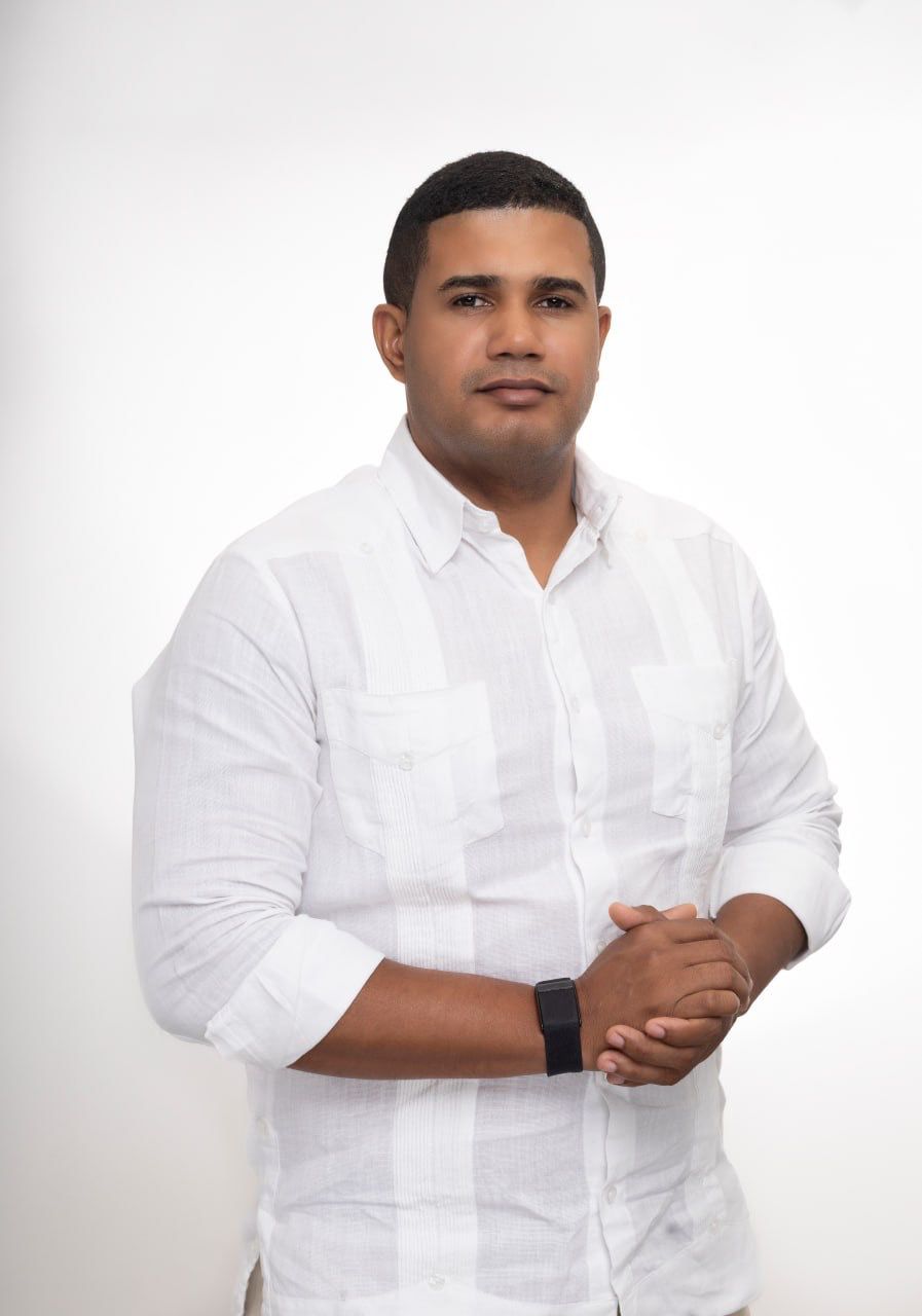 ¿Eres joven emprendedor? Así puedes venderle al Estado con la nueva Ley 47-25