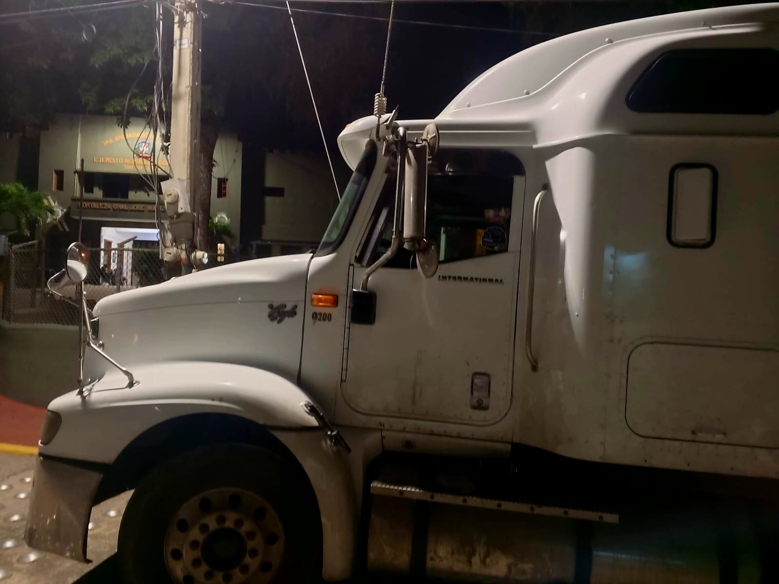 Detienen a dos hombres por ocultar haitiano indocumentado en patana