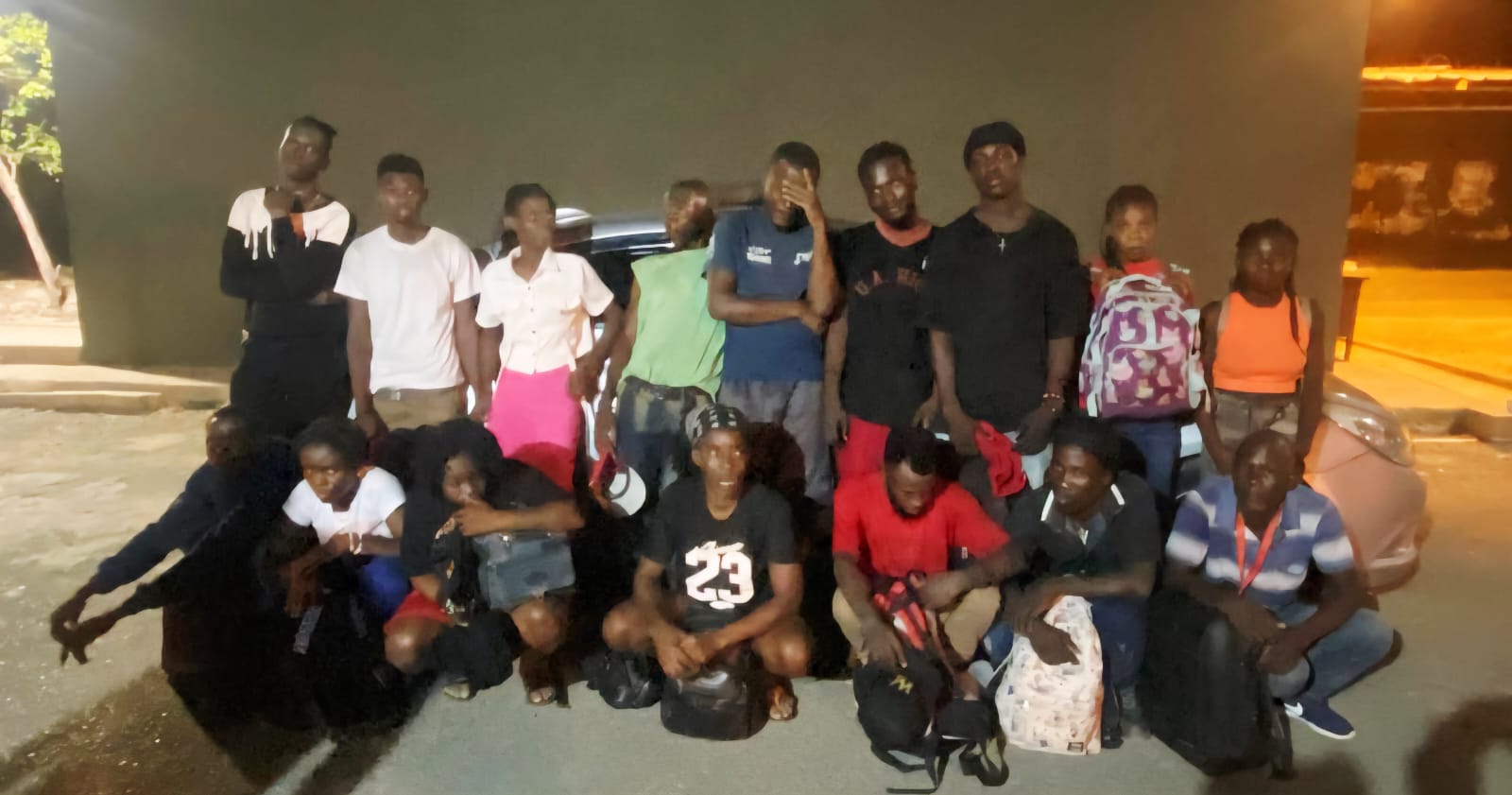 Ejército detiene vehículo con 16 migrantes haitianos en Valverde