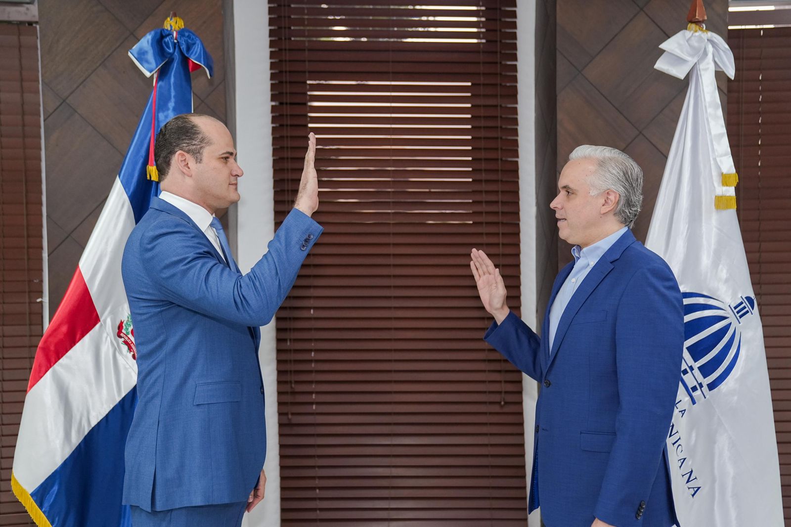 Pérez De León asume dirección del INABIE