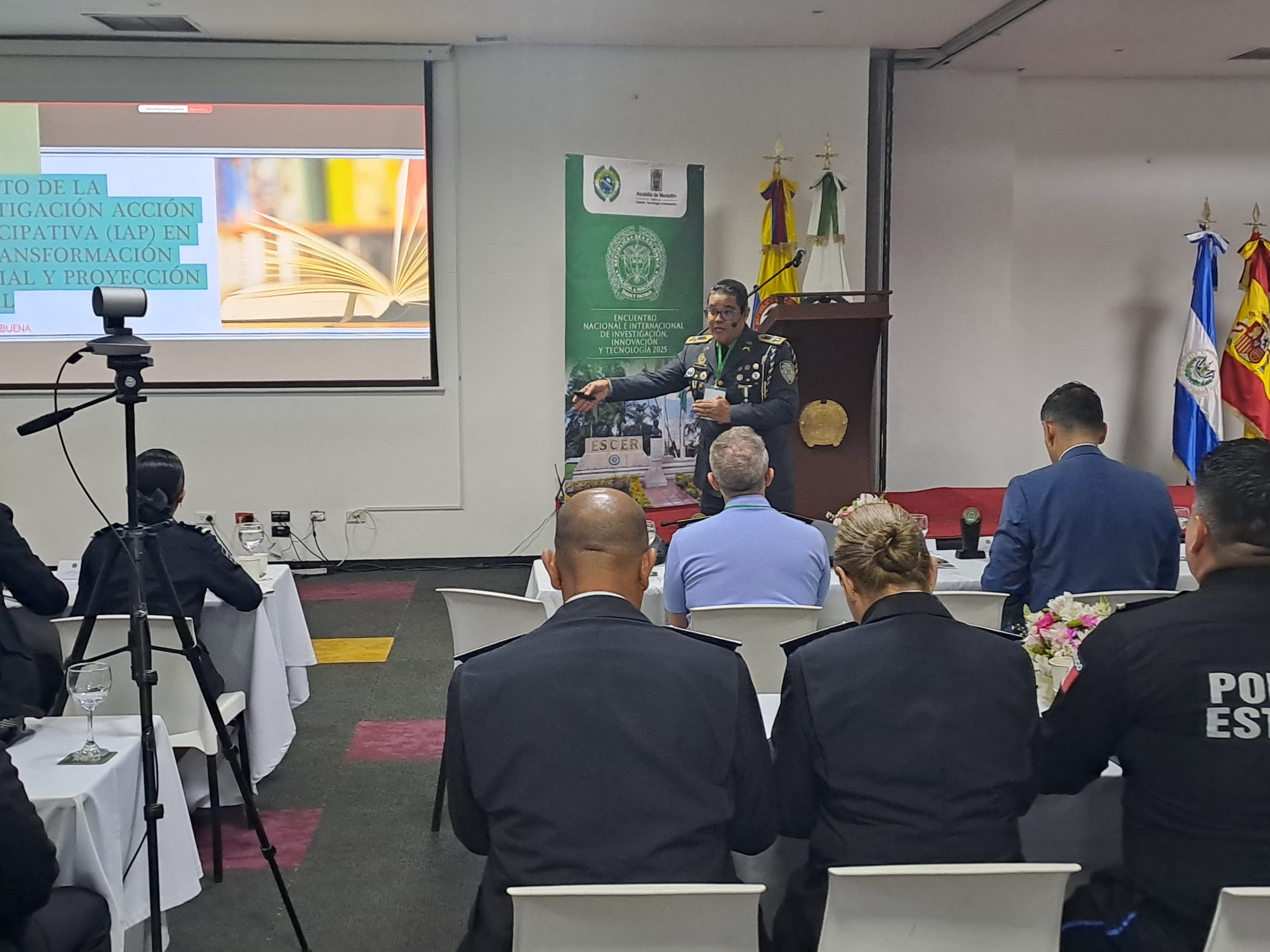Coronel dominicano expone en Colombia sobre innovación policial
