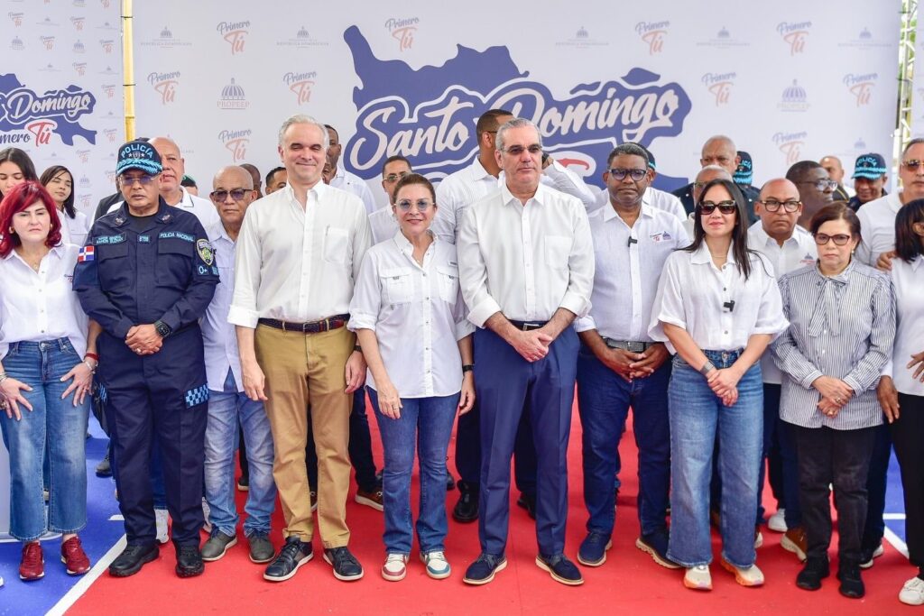 Guzmán Peralta acompaña a Abinader en visita al Capotillo