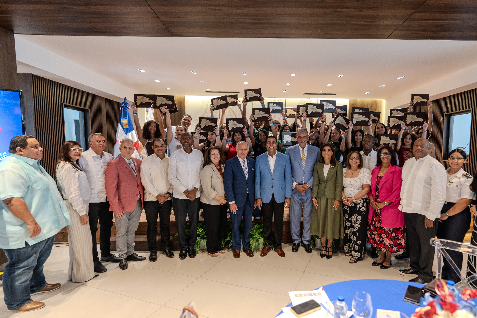 Reconocen en RD a 27 jóvenes dominicanos destacados en Nueva York