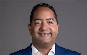 CONADIS responde de inmediato a madre de La Romana y garantiza atención a su hijo