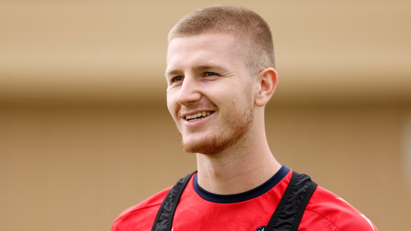 Adam Wharton, el joven centrocampista que seduce al Real Madrid