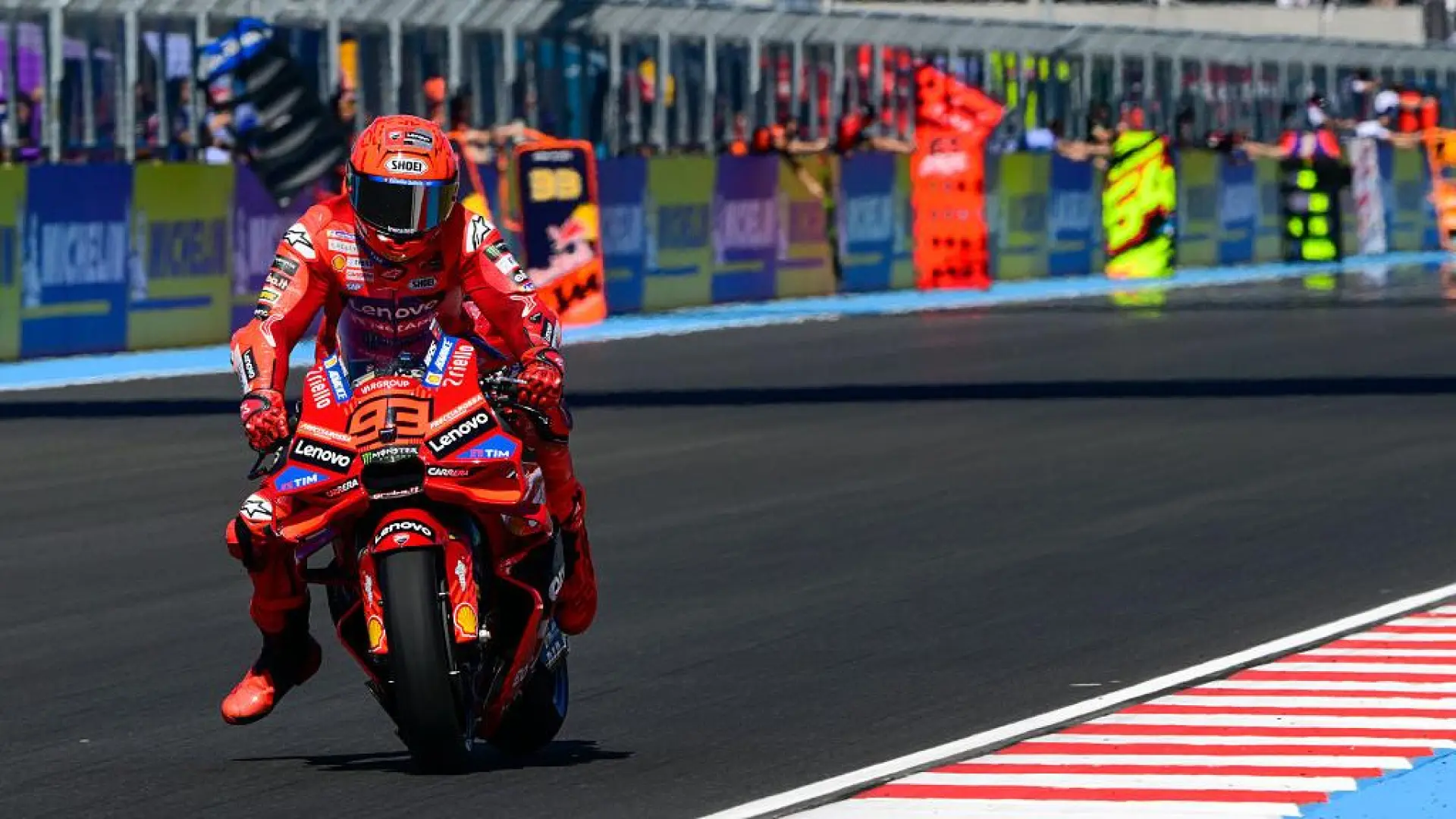 Marc Márquez recupera el trono y se consagra como leyenda de MotoGP