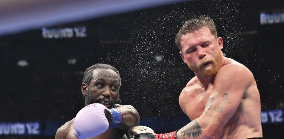 Terence Crawford hace historia al vencer a Canelo Álvarez