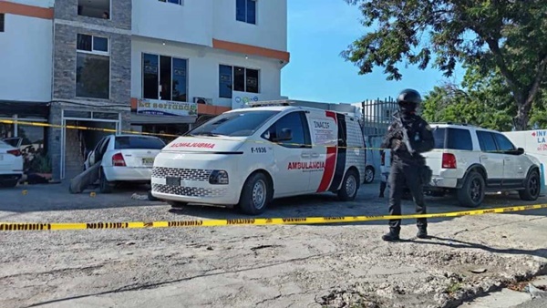 Suspensión de agentes tras tiroteo en plaza de Santiago