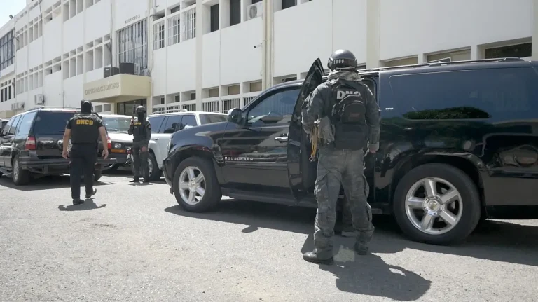 Extraditan a dos dominicanos acusados de narcotráfico hacia Estados Unidos