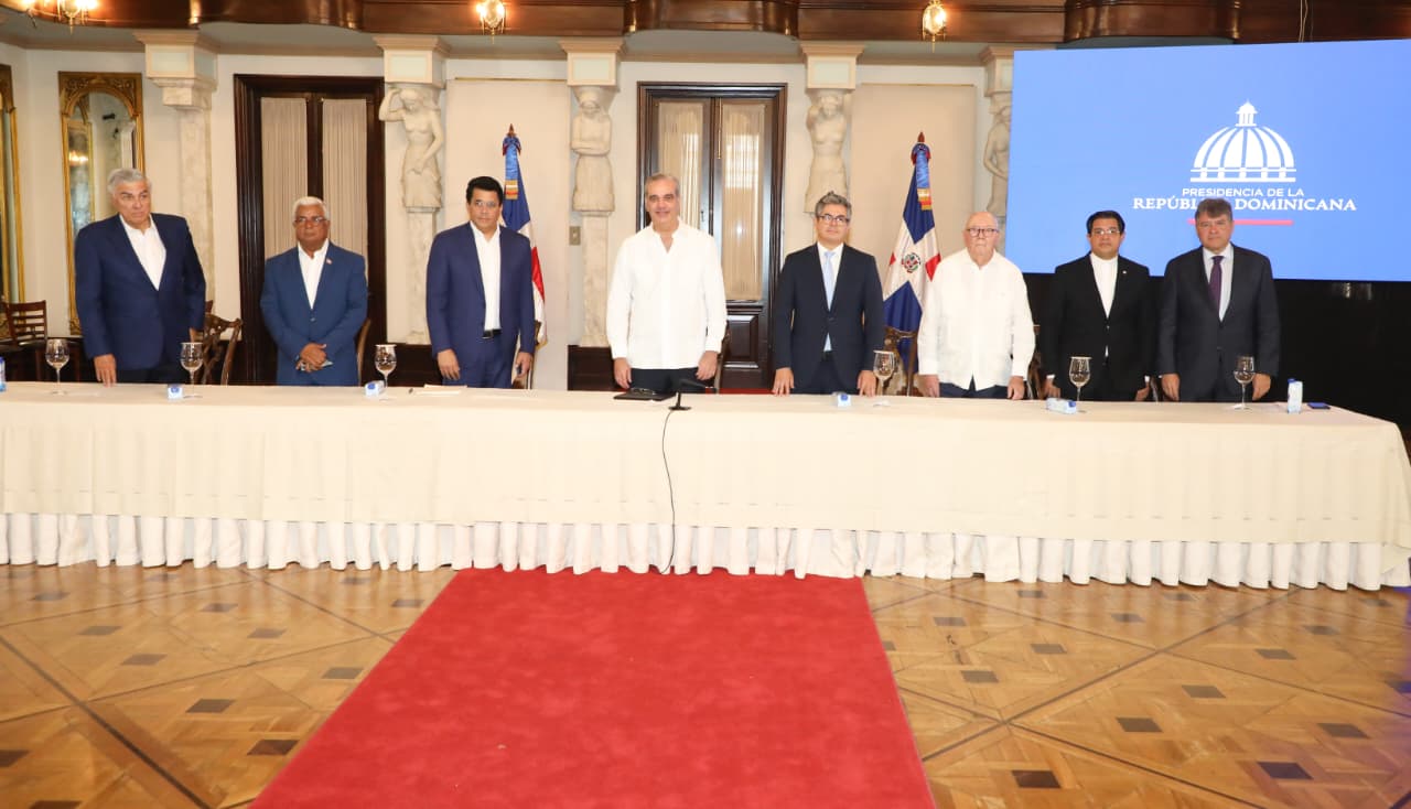 Abinader anuncia construcción de gran Centro de Convenciones en Santo Domingo