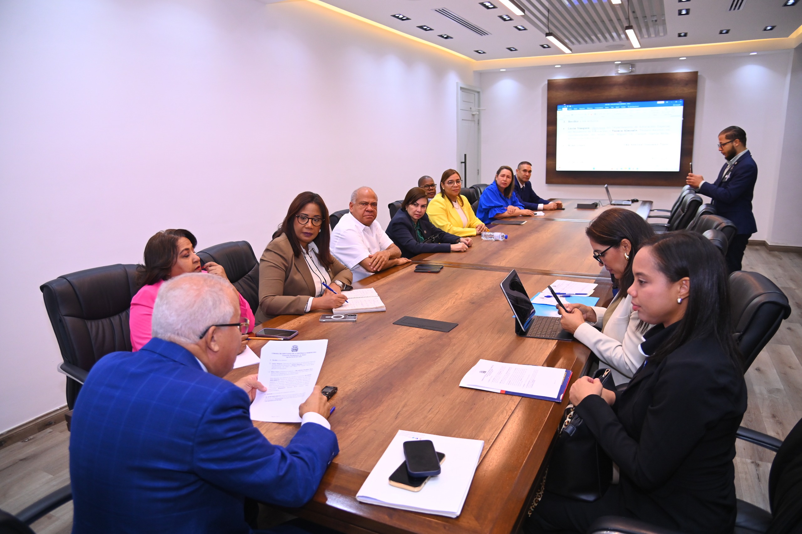 Diputados analizan creación de aulas hospitalarias para estudiantes en centros de salud