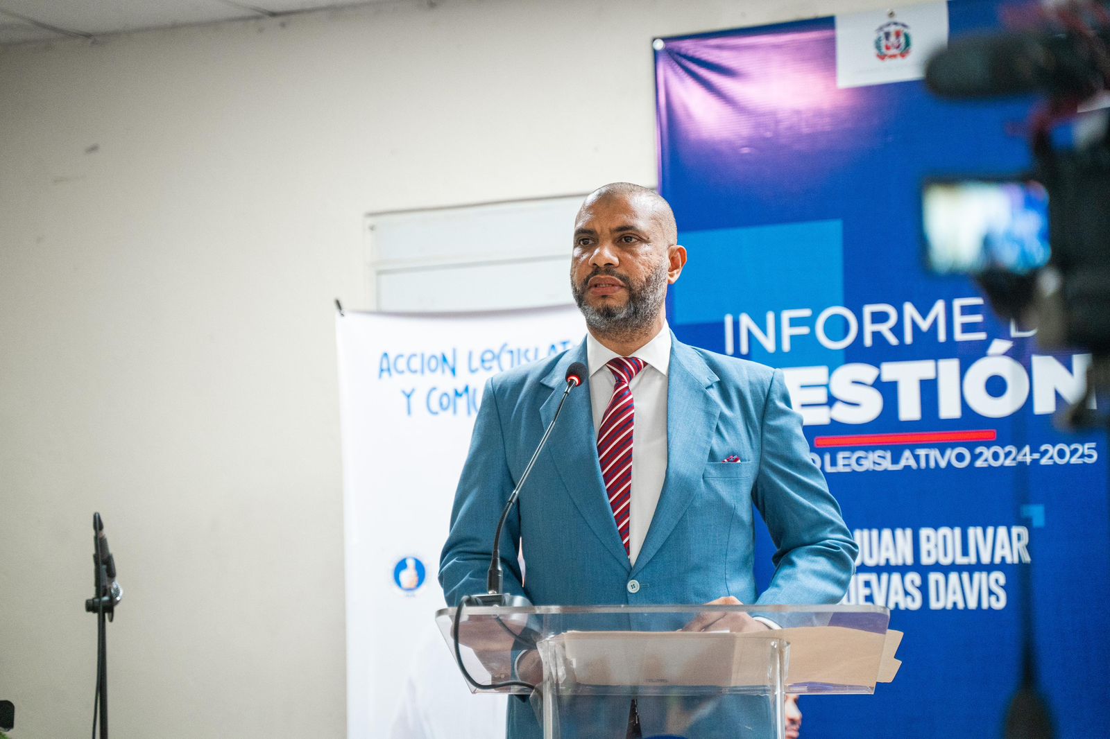 Cuevas Davis rinde cuentas y destaca logros en Bahoruco