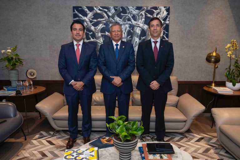 Scotiabank y Banreservas analizan el futuro de la banca dominicana
