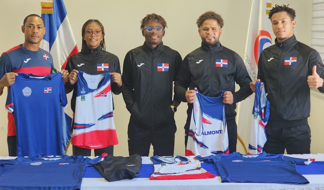 Atletas de Pentatlón Moderno reciben indumentarias para competencia en Ecuador