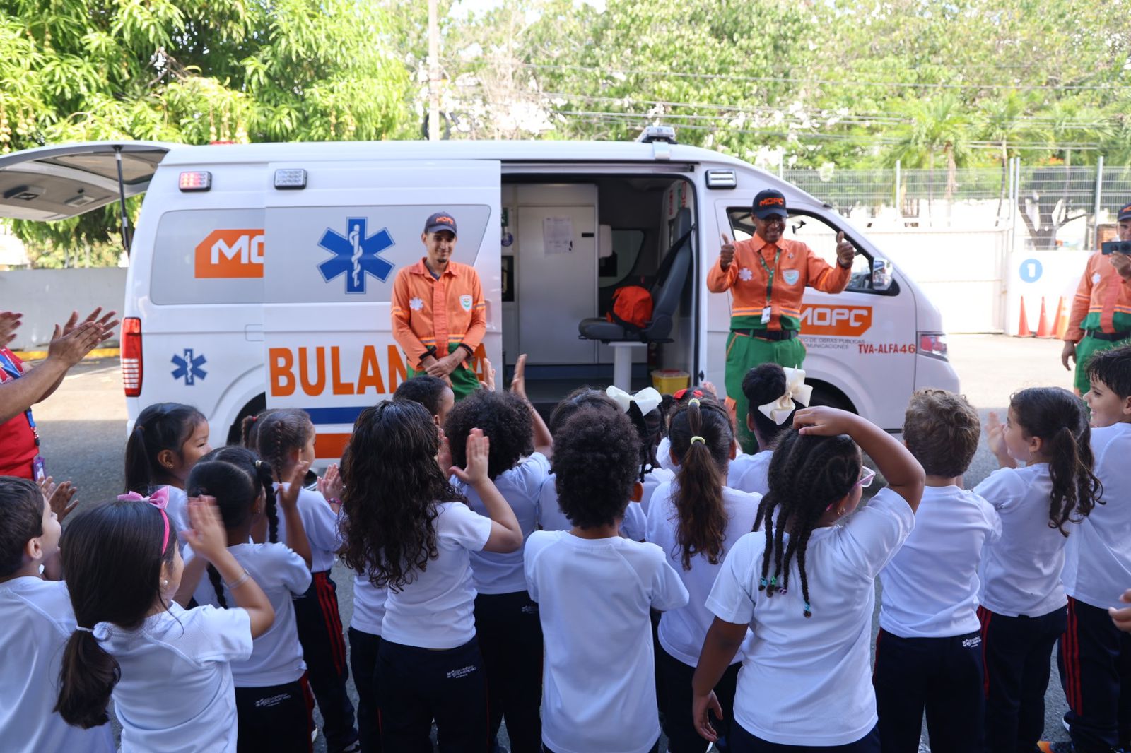 COMIPOL lleva charlas de seguridad vial a estudiantes del Gran Santo Domingo