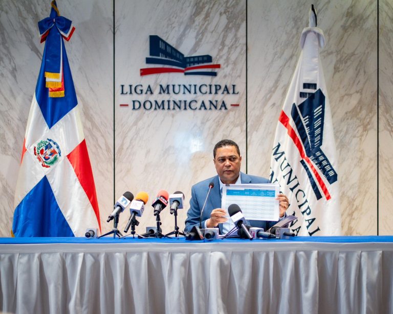 Gobierno transferirá RD$4,000 millones a los ayuntamientos para aceras y contenes