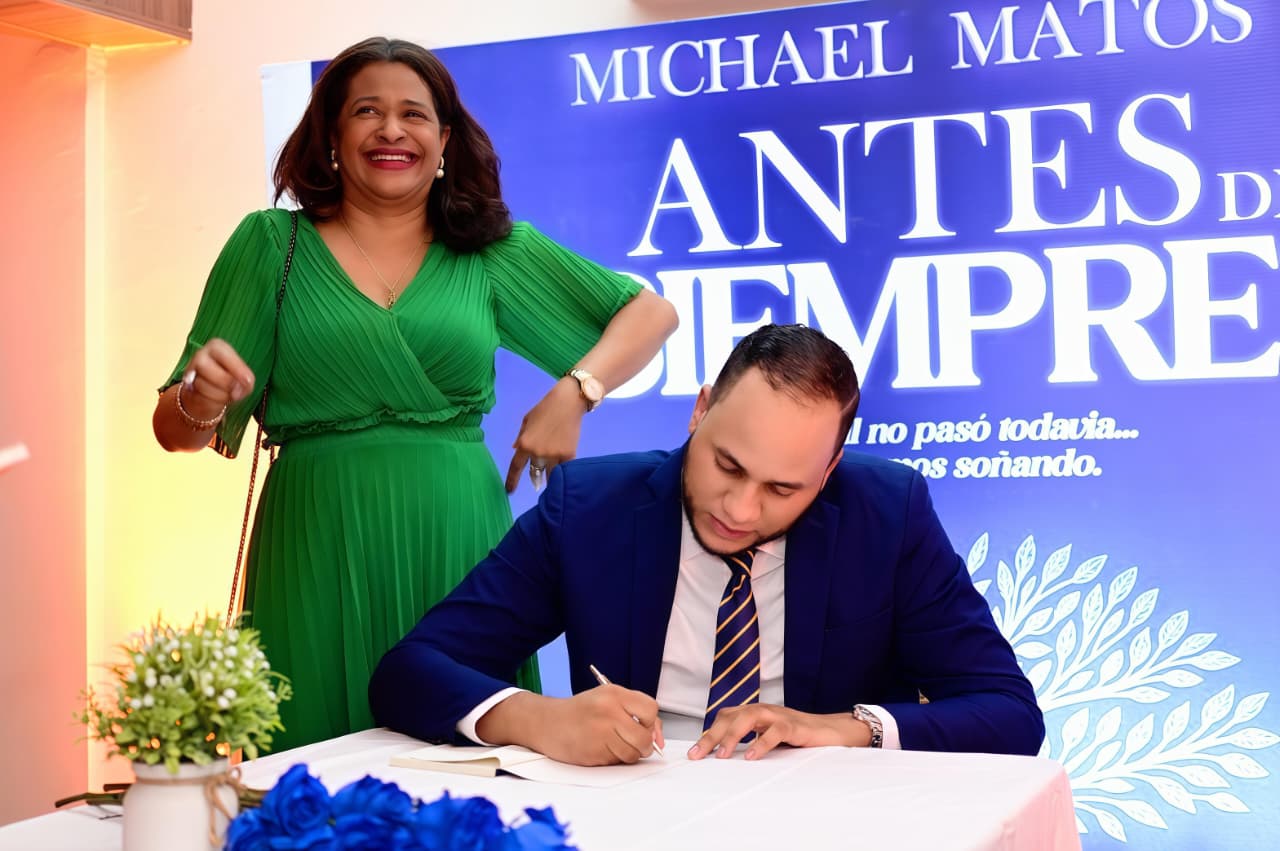 Michael Matos debuta en la literatura con Antes del Siempre