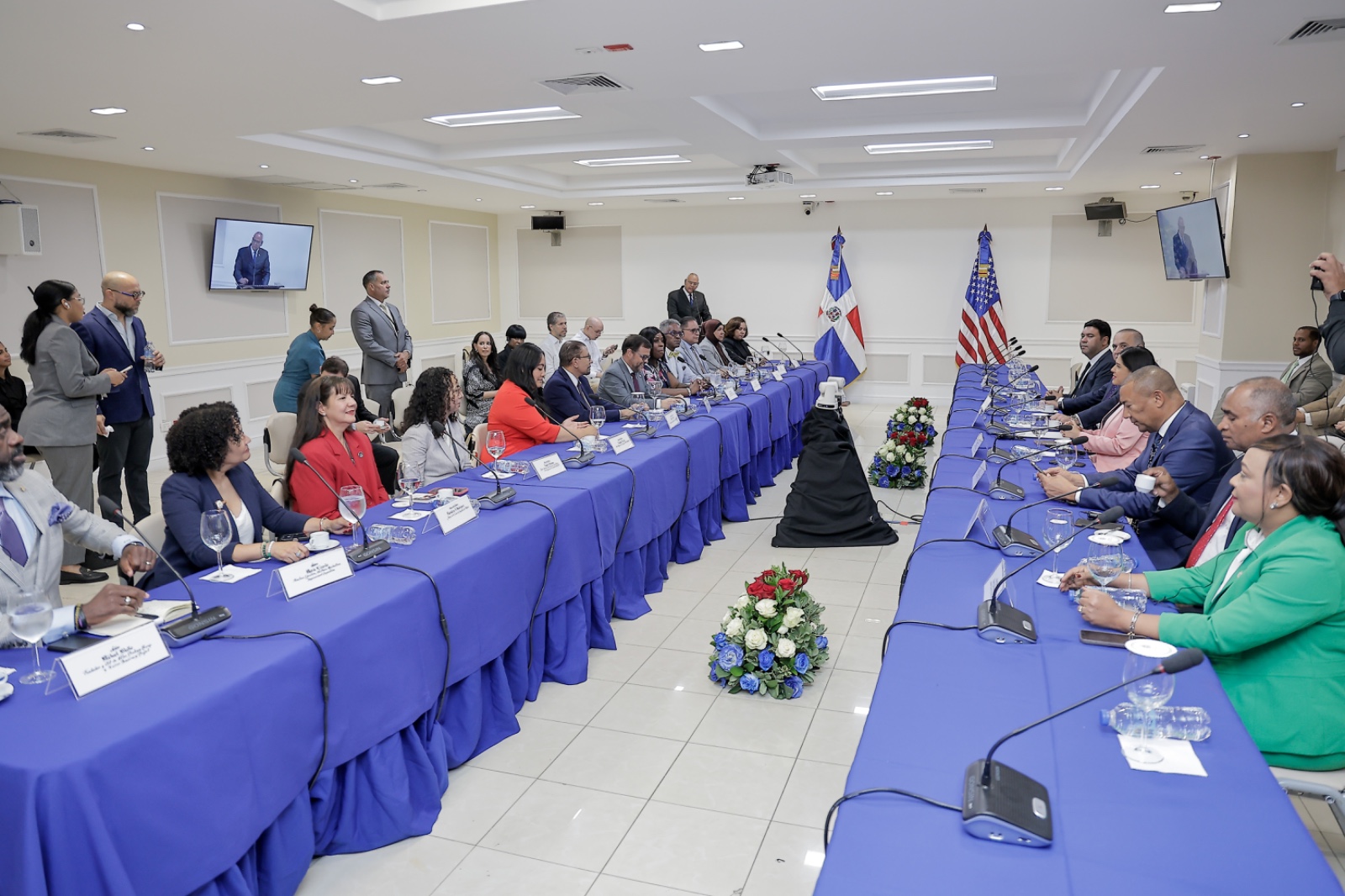 Senado recibe delegación de legisladores de New York para estrechar cooperación