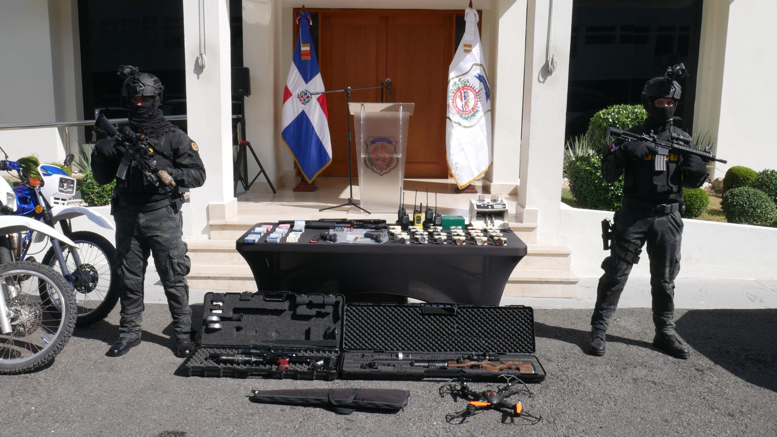 Caen dos vinculados a red de narcotráfico y lavado en operativo conjunto MP-DNCD