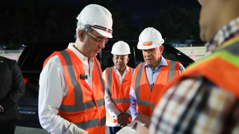 Abinader supervisa avances del paso a desnivel en la 27 con Isabel Aguiar