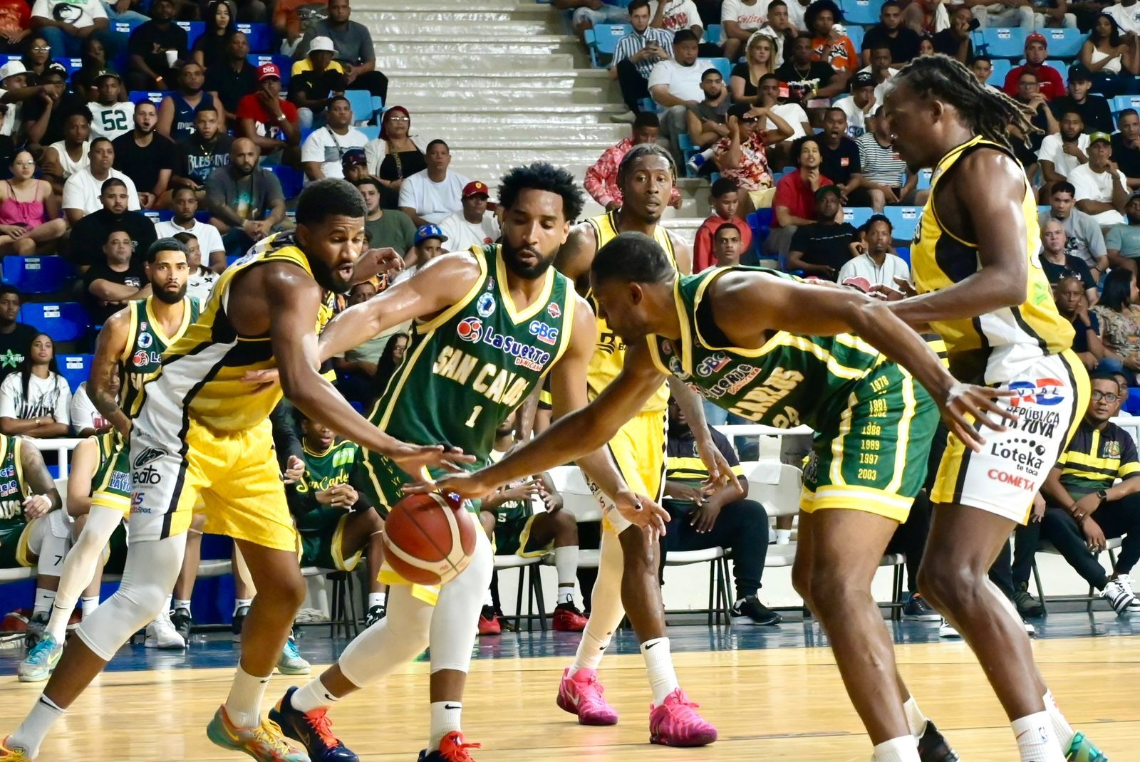 Juan Guerrero y Jesse Zarzuela dominan tabla de líderes en el TBS Distrito 2025