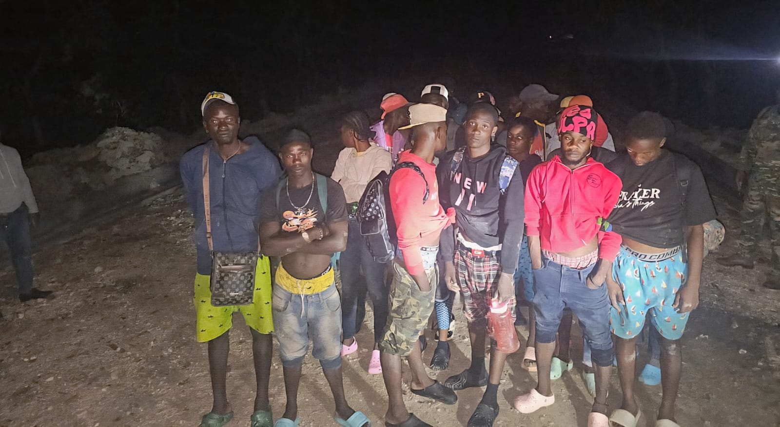 Ejército detiene a 26 haitianos en situación irregular en Elías Piña