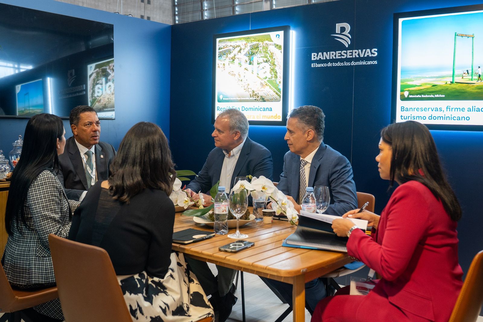 Banreservas consolida a Miches como polo turístico en feria de París