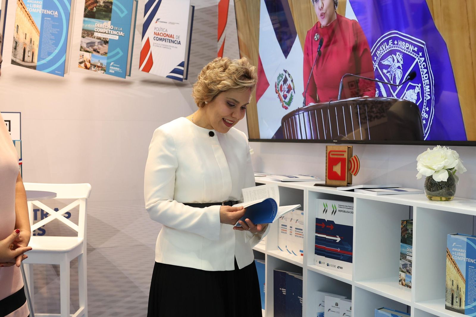 ProCompetencia participa por primera vez en la Feria del Libro Santo Domingo 2025