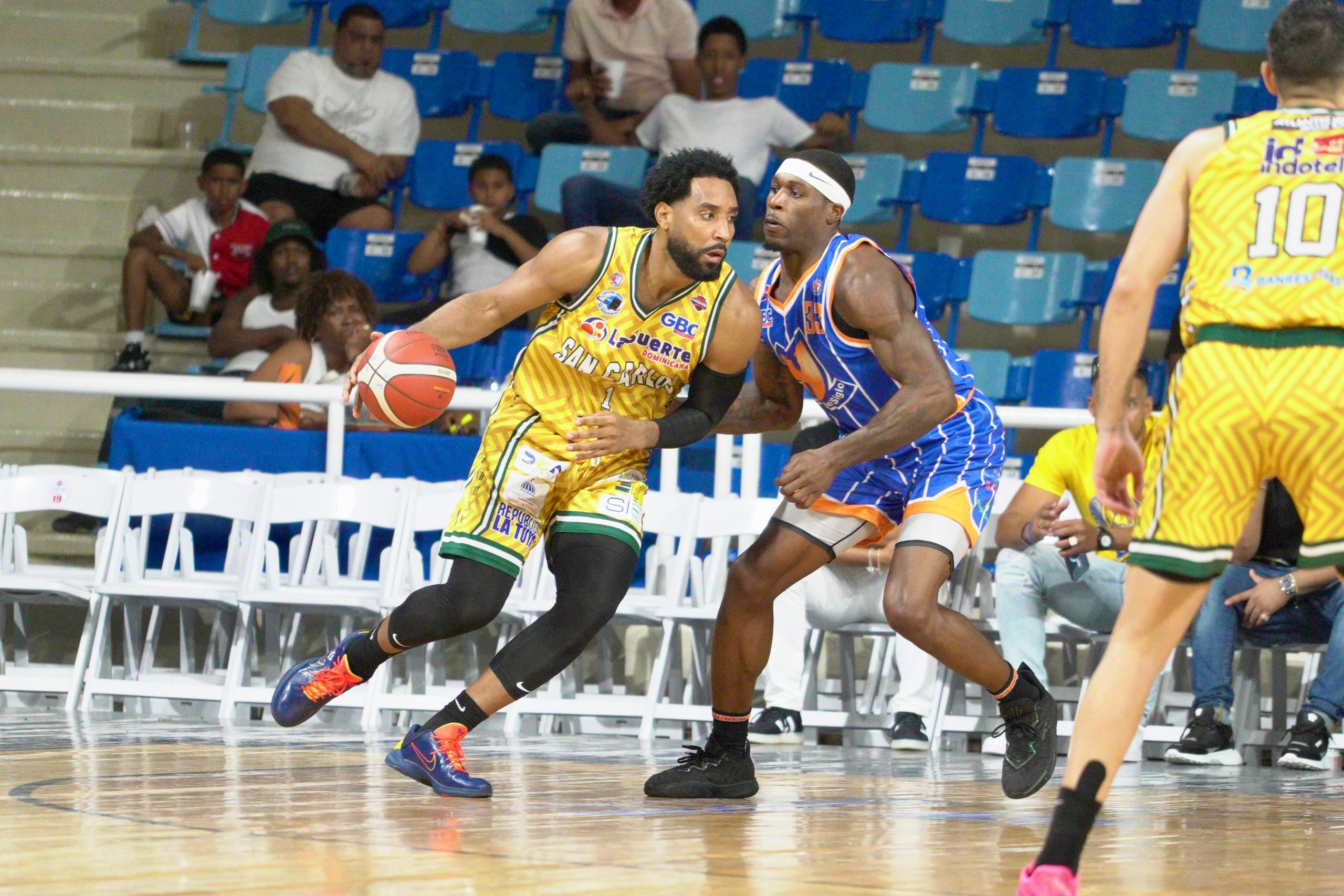 Juan Guerrero lidera a San Carlos y empata en la cima con Mauricio Báez en el TBS Distrito 2025