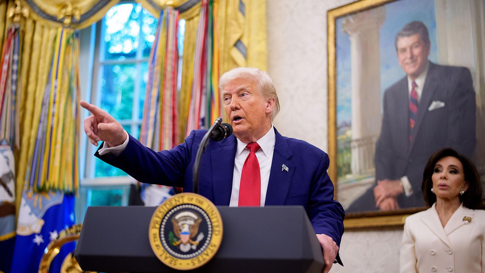 Trump defiende llegada temporal de empleados extranjeros