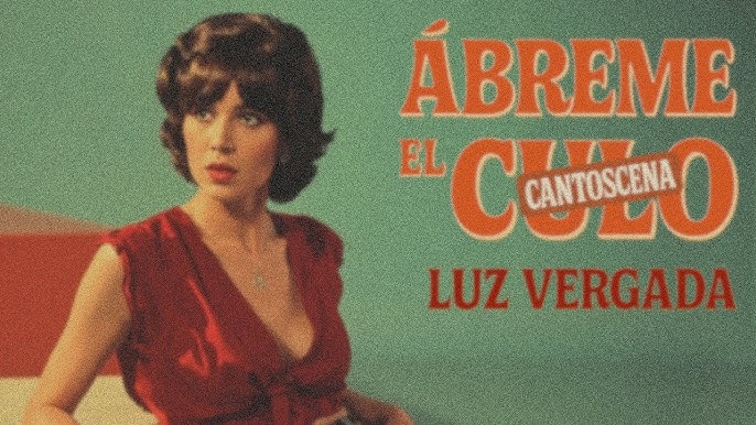 En tiempos donde la inteligencia artificial y la creatividad digital pueden dar vida a personajes imposibles, la cultura popular acaba de sumar un caso fascinante: Luz Vergada, una supuesta cantante española de finales de los años 60 que en realidad nunca existió. La historia circuló en foros, blogs musicales y hasta en redes sociales especializadas en vinilos raros, presentando a Vergada como una joven artista madrileña que grabó en 1968 una versión censurada y escandalosa. Según la narrativa, la intérprete habría sido silenciada por el franquismo y obligada a exiliarse en Buenos Aires, donde habría continuado su vida bajo un seudónimo como escritora erótica. El mito se sostuvo gracias a una puesta en escena digital impecable: portadas de discos diseñadas con estética sesentera, fotografías en blanco y negro manipuladas con IA, fragmentos de audio creados para sonar como grabaciones de vinilo y hasta supuestos recortes de prensa de la época. Todo parecía indicar que Luz Vergada había sido una figura olvidada de la música hispana. Detrás de esta elaborada ficción está el colectivo Cantoscena, que decidió experimentar con los límites entre la memoria cultural y la creación digital. Su objetivo no fue estafar, sino demostrar cómo se construyen mitos en la era de internet y qué tan fácil resulta dar por cierto un relato si está bien armado. Lo sorprendente es el impacto que alcanzó: algunos melómanos llegaron a ofrecer dinero en foros de coleccionistas para conseguir discos inexistentes, mientras que en redes sociales se debatía sobre la supuesta “voz adelantada a su tiempo” de Vergada. Hoy, confirmada la falsedad del mito, Luz Vergada se suma a la lista de fenómenos culturales que muestran cómo la nostalgia retro y la tecnología digital pueden dar vida a leyendas urbanas modernas. En el fondo, esta cantante ficticia revela más sobre nuestra fascinación con los pasados alternativos que sobre la música real de 1968.