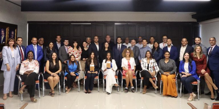 Reconocen iniciativas de seguros inclusivos en Reto Aceleración 2030