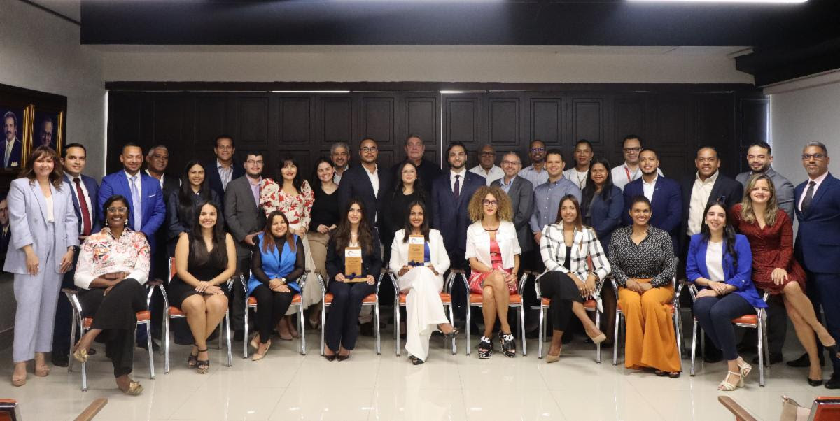 Reconocen iniciativas de seguros inclusivos en Reto Aceleración 2030