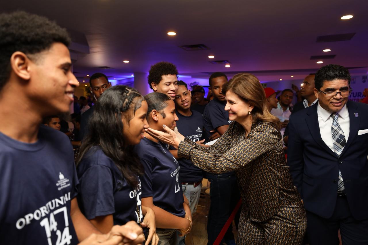 Raquel Peña abre cuatro nuevos centros del programa Oportunidad 14-24 en Santo Domingo Este