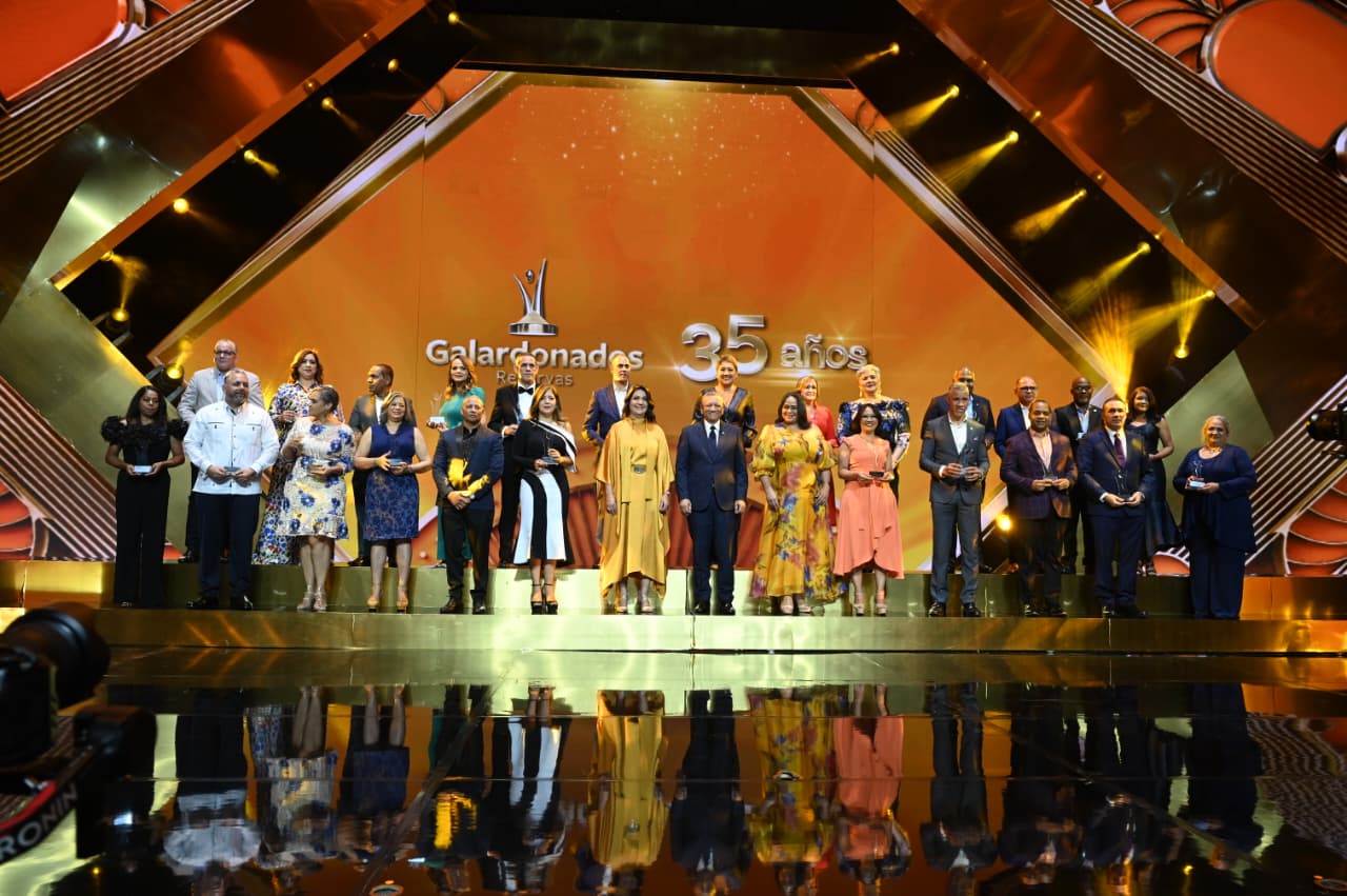 Banreservas honra la lealtad de 582 colaboradores en emotiva ceremonia por sus años de servicio