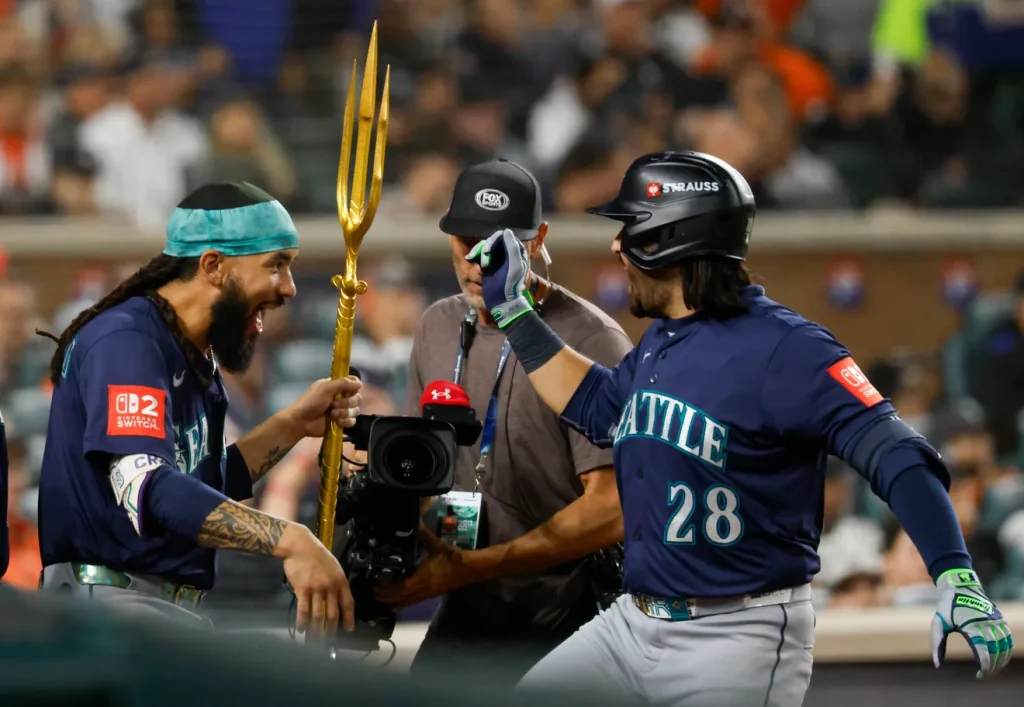 Marineros toman ventaja ante Tigres con jonrones de Raleigh, Suárez y Crawford