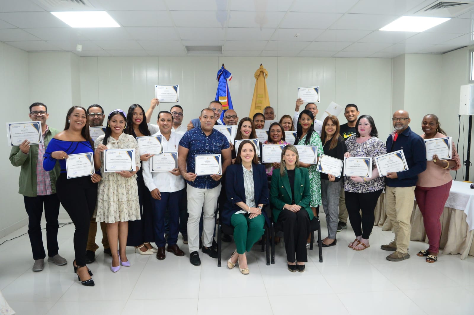 JCE capacita a periodistas en Ley del Registro Civil y entrega certificados
