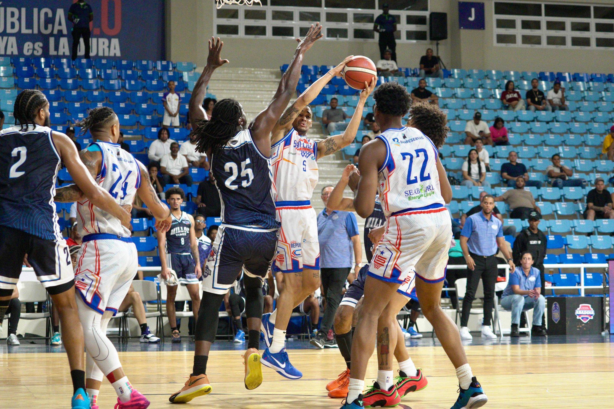 Victor Liz guía a San Lázaro a la cima del grupo B en TBS Distrito 2025