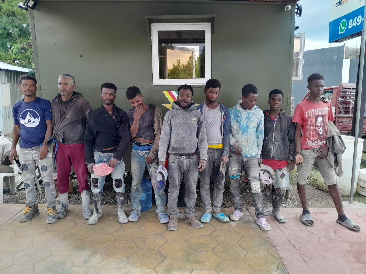 Ejército detiene camión con haitianos escondidos en tanques de plástico