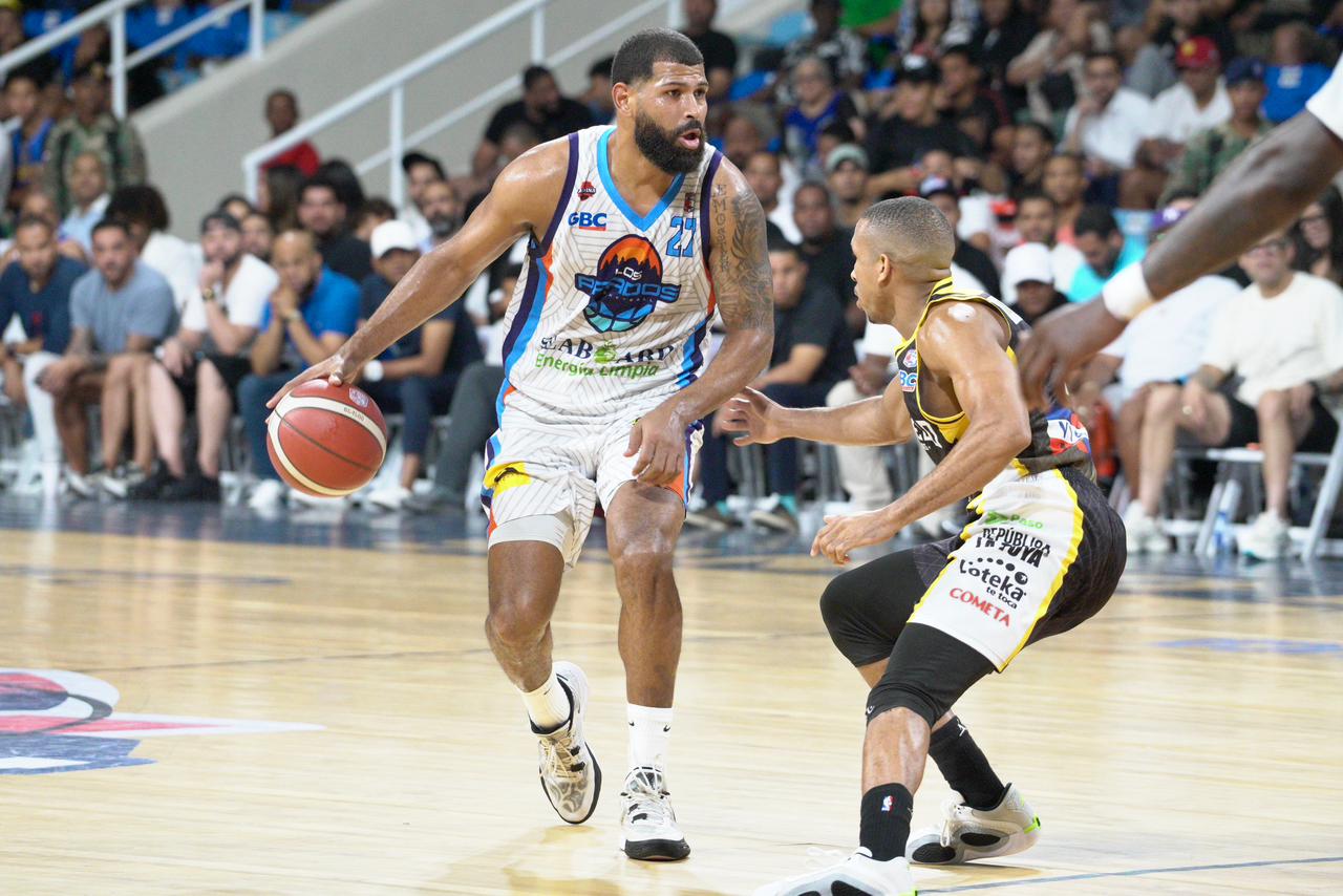 Los Prados se mete en la pelea tras vencer a Rafael Barias