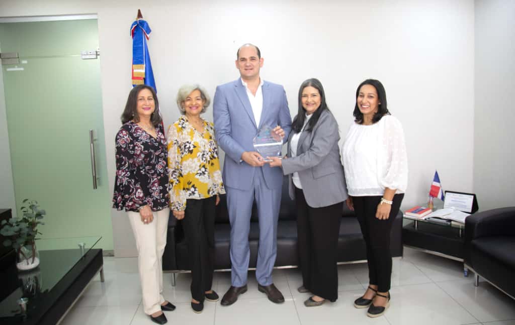 Pacientes reconocen labor de Adolfo Pérez en Promese/Cal