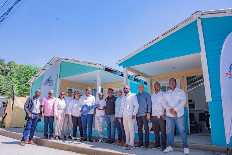 Propeep entrega nuevas viviendas a familias afectadas en Haina