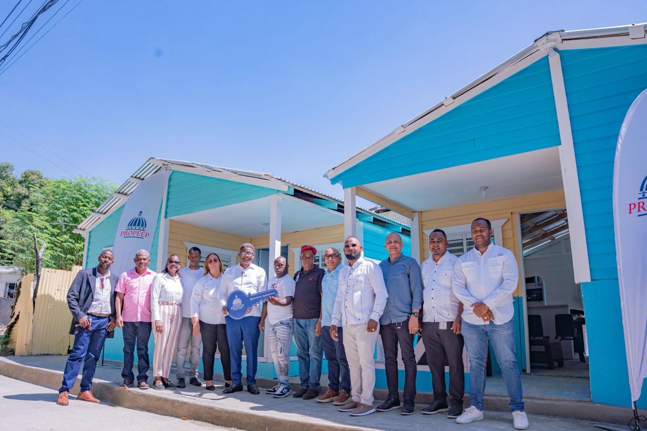 Propeep entrega nuevas viviendas a familias afectadas en Haina