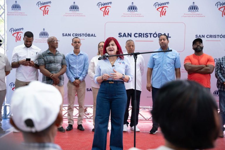 Yenny Chaljub llama a las mujeres a priorizar la prevención del cáncer de mama durante jornada “Primero Tú” en San Cristóbal